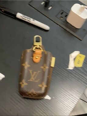 LV Holder